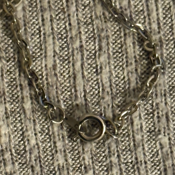 Vintage silver tone cross pendant chain necklace with intricate ornate design - Picture 3 of 7